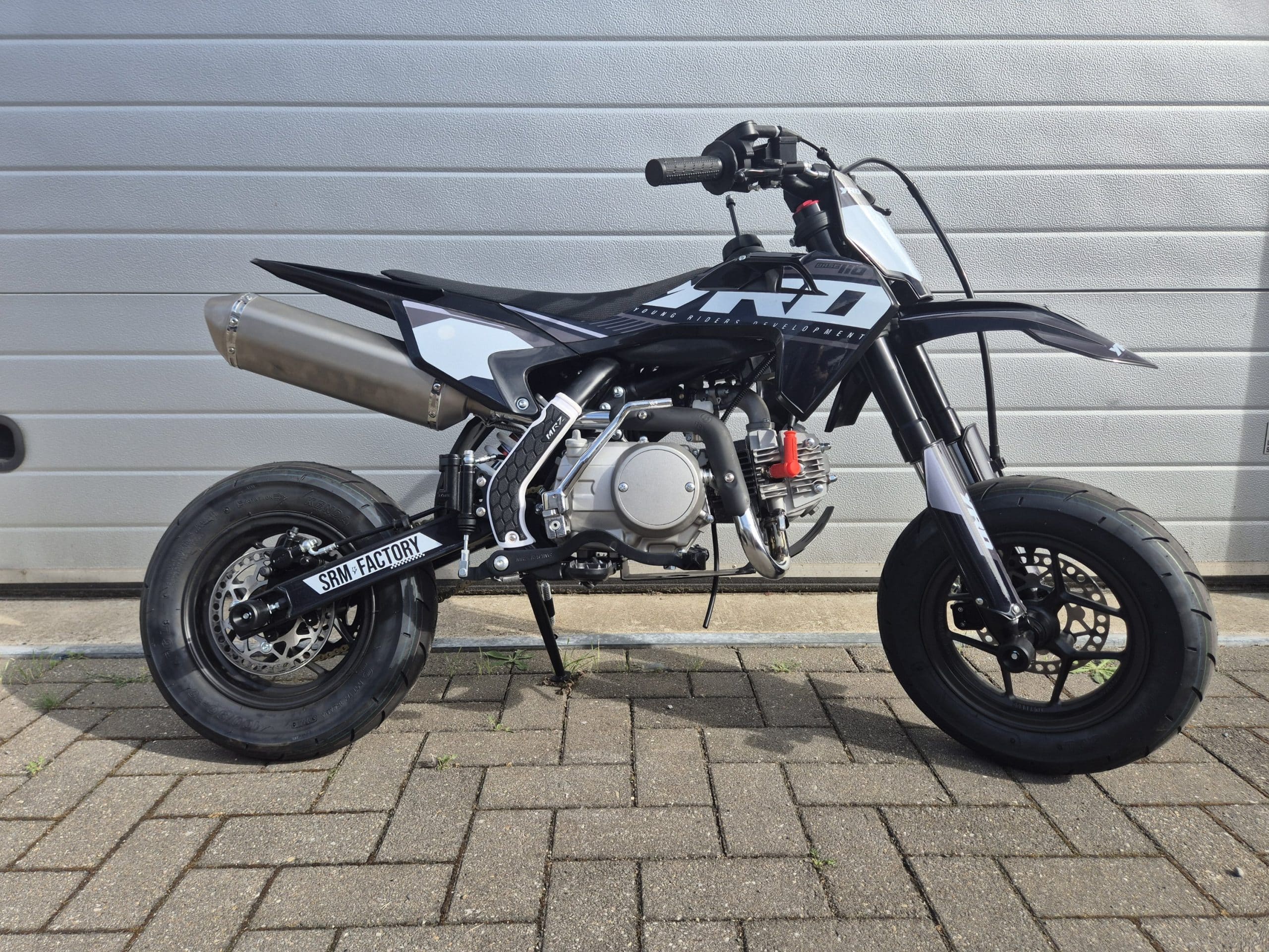 YRD BASE 110 – Mini Supermoto / Pitbike voor Kinderen – 10 inch - Afbeelding 2