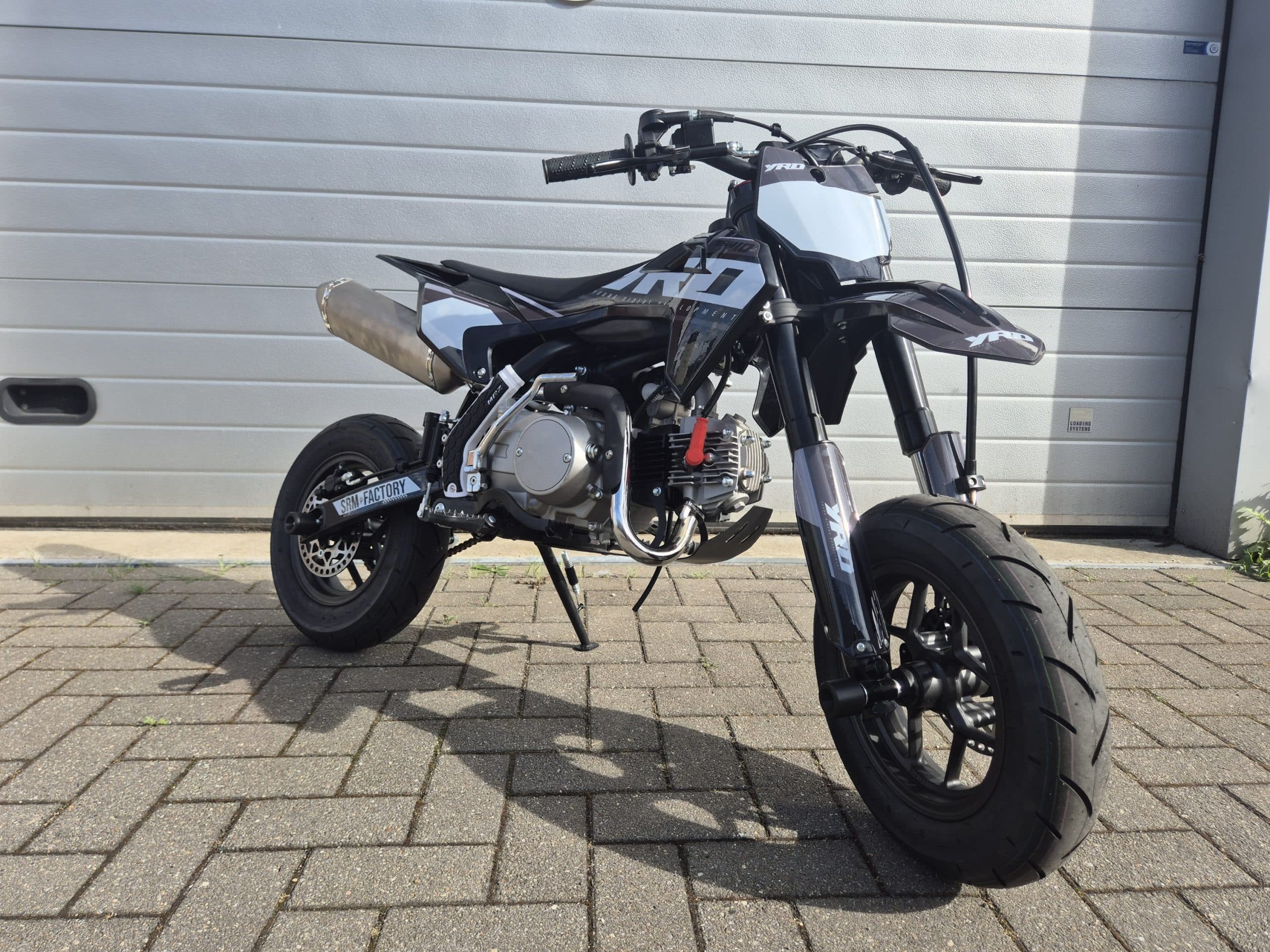 YRD BASE 110 – Mini Supermoto / Pitbike voor Kinderen – 10 inch - Afbeelding 3
